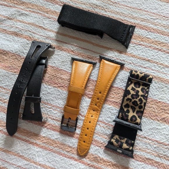 Apple | Watch SE (2021) Lot - Picture 4 of 6